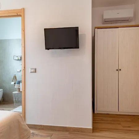 Arya Dimora Mediterranea Suite&apartment, Centro Habitación en casa particular *