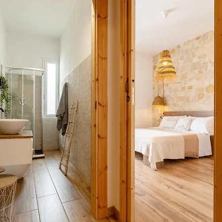 Homestay Arya Dimora Mediterranea Centro *