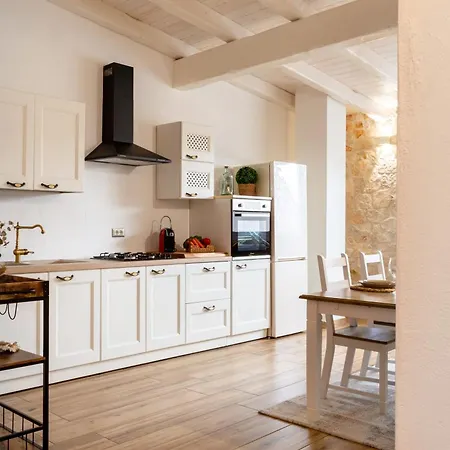 Homestay Arya Dimora Mediterranea Centro